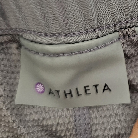 Athleta Stretch-In Skort – Cobblestone Gray – Size Small EUC - Picture 3 of 7